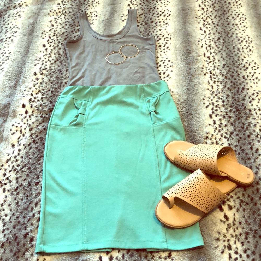 Mint colored pencil skirt with bow detail